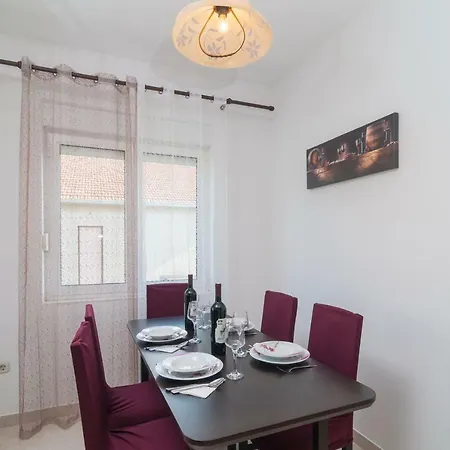 Yole Kaštela